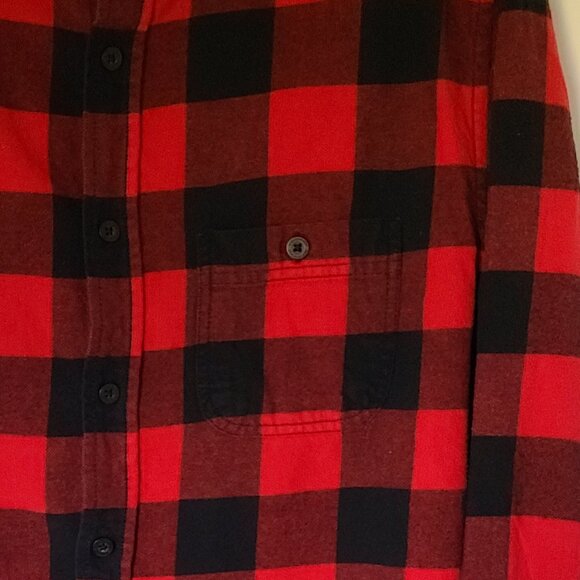 AEROPOSTALE WOMEN'S LONG SLEEVE RED /BLACK "BUFFALO PLAID" FLANNEL SIZE MEDIUM - Picture 4 of 6